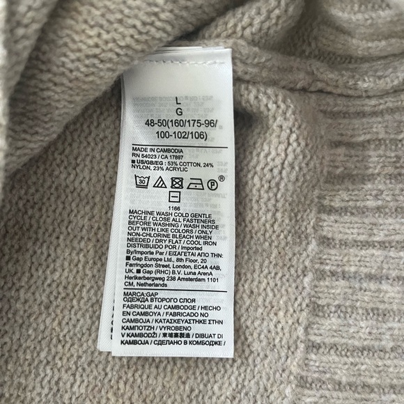 GAP Soft Oatmeal VNeck ButtonUp Cardigan Size Large - Picture 4 of 6